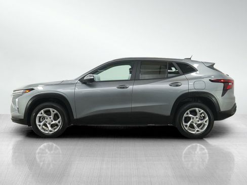 Used 2024 Chevrolet Trax LS w/ LS Convenience Package image 2