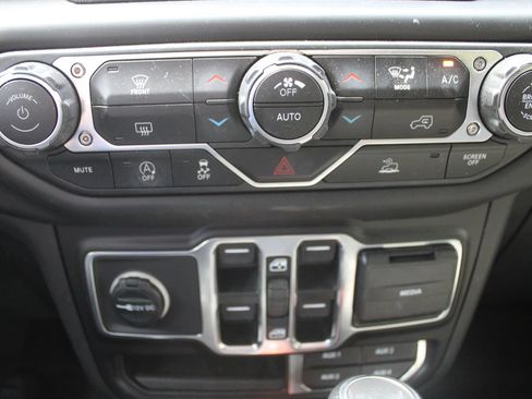 Used 2023 Jeep Wrangler Unlimited Sahara AWD/4WD image 36
