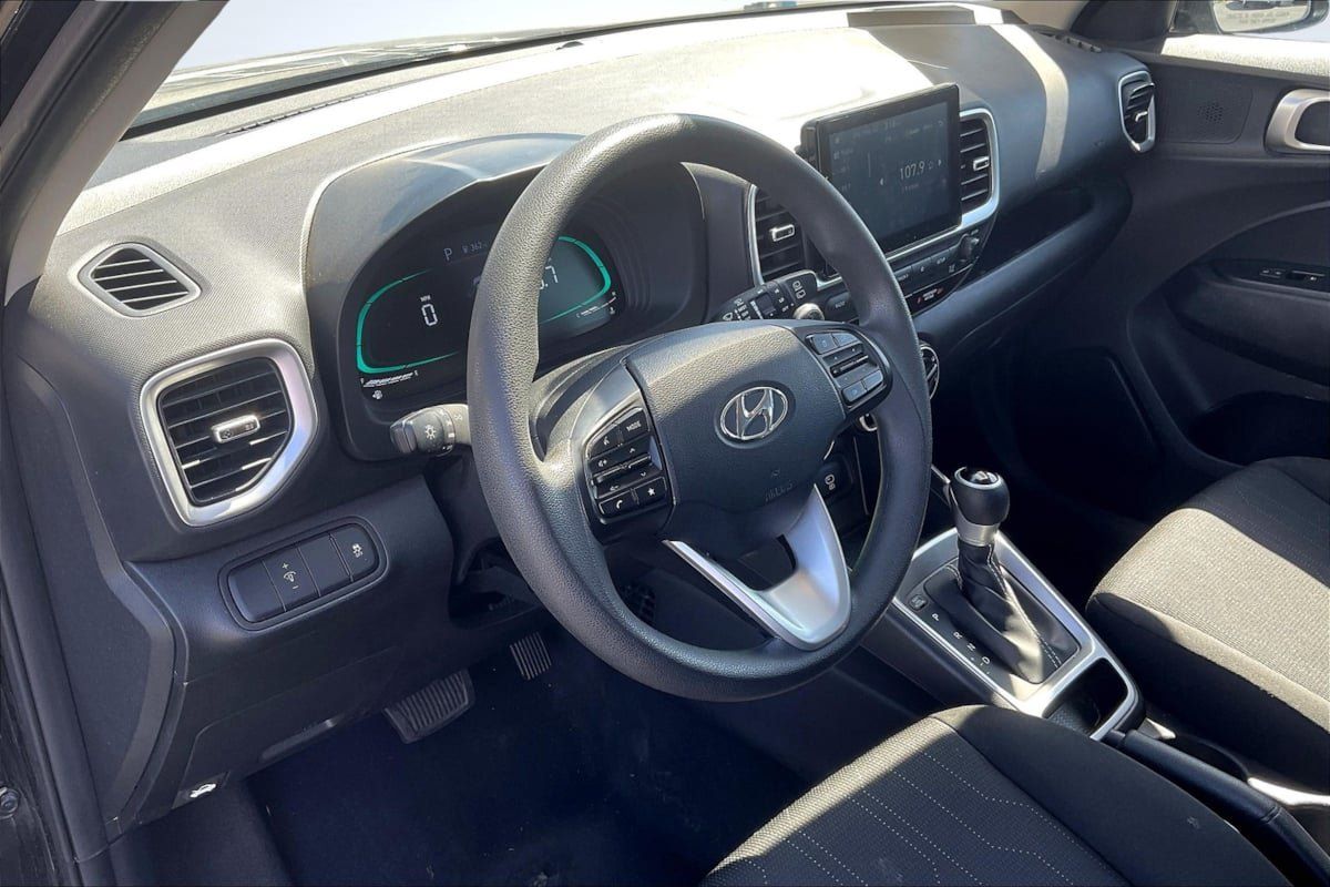 Used 2024 Hyundai Venue SE FWD image 14