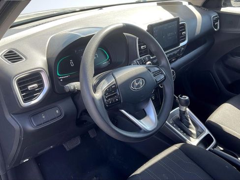 Used 2024 Hyundai Venue SE image 14