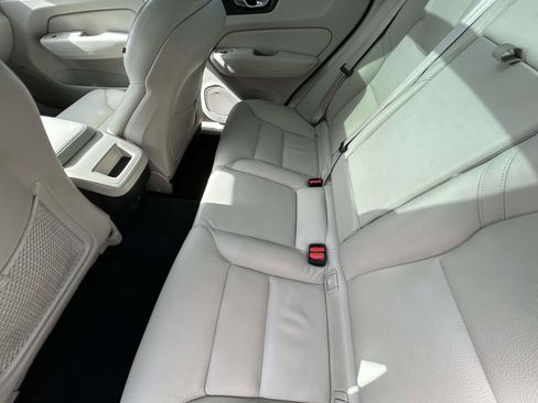 Certified 2023 Volvo XC60 B5 Core AWD/4WD image 11