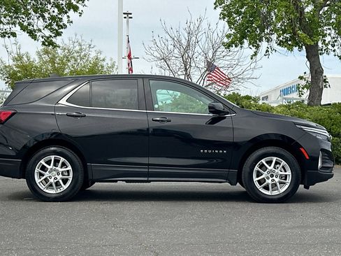 Used 2024 Chevrolet Equinox LT AWD/4WD image 3