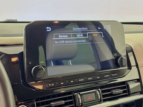 Used 2023 Nissan Pathfinder SL AWD/4WD image 23