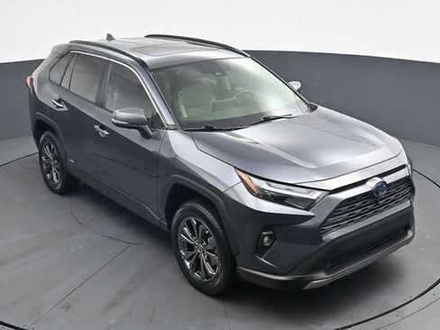 Used 2022 Toyota RAV4 Limited AWD/4WD image 20