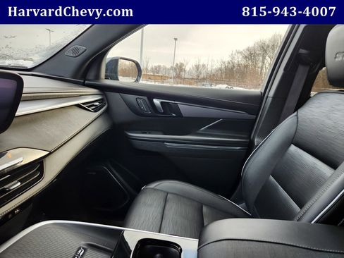 Used 2025 Buick Enclave Sport Touring image 14