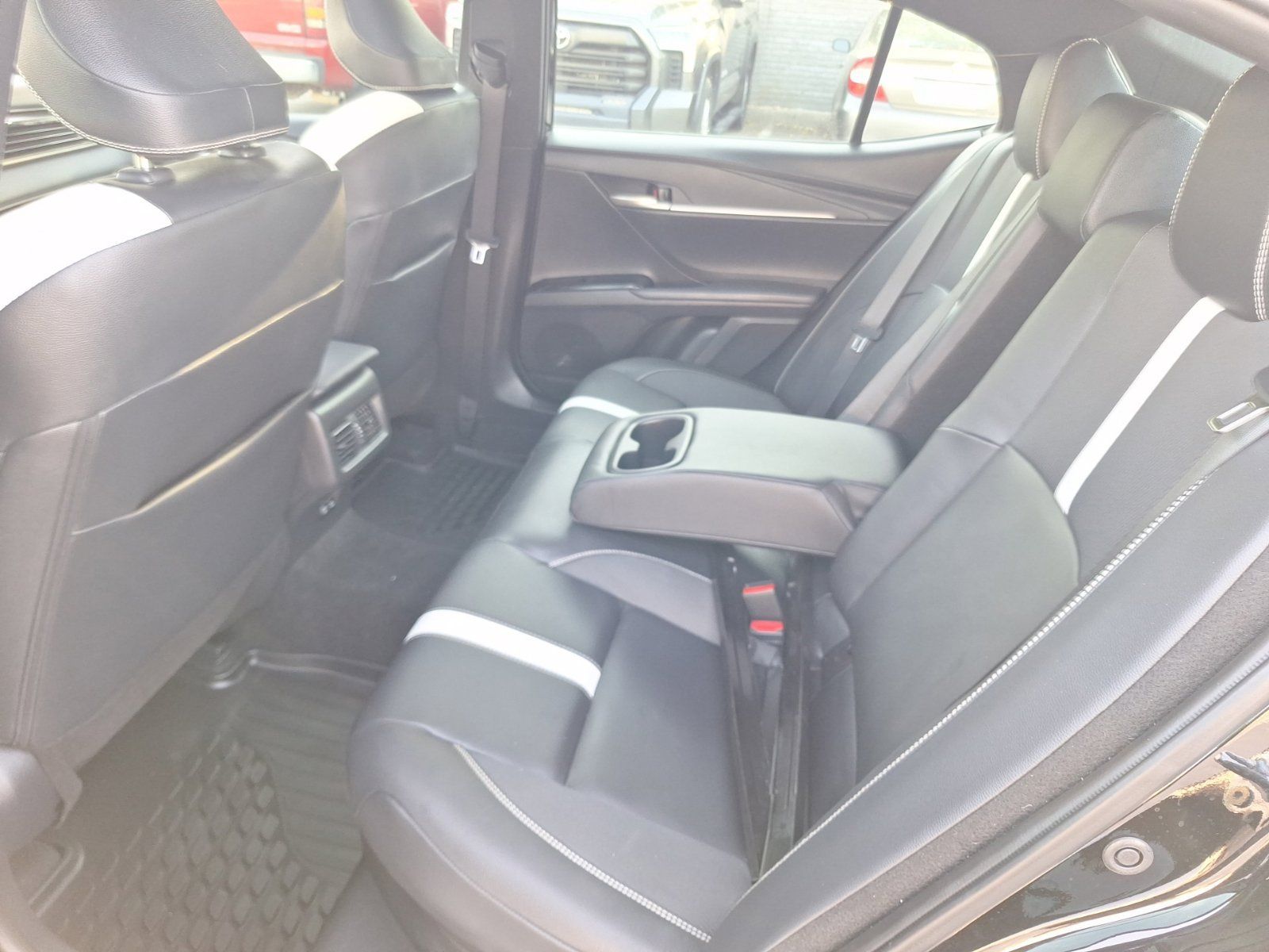 Used 2025 Toyota Camry SE w/ Convenience Package FWD image 30