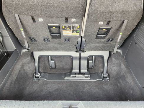 Used 2026 Toyota Sienna XLE FWD image 40
