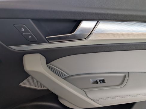 Used 2024 Audi Q5 2.0T Premium Plus w/ Premium Plus Package AWD/4WD image 22