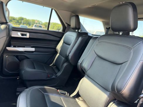 Used 2024 Ford Explorer Limited w/ Equipment Group 301A RWD image 27