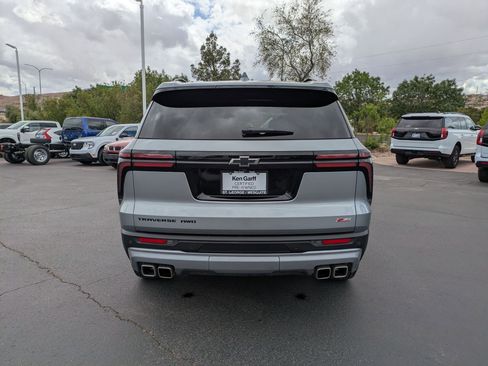 Used 2025 Chevrolet Traverse Z71 w/ Driver Confidence Package AWD/4WD image 4