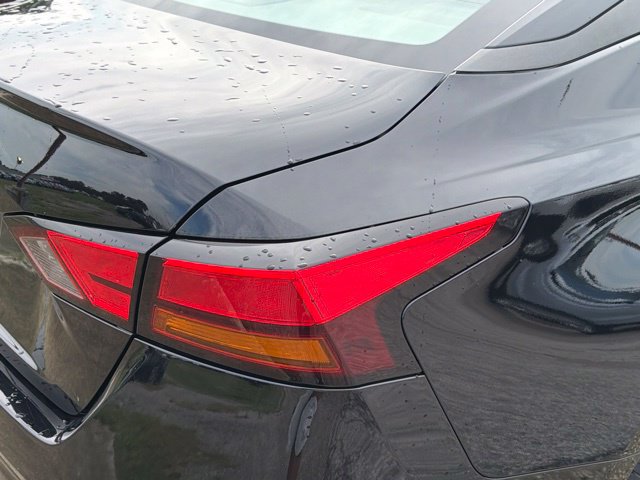 Used 2025 Nissan Altima 2.5 SV FWD image 12