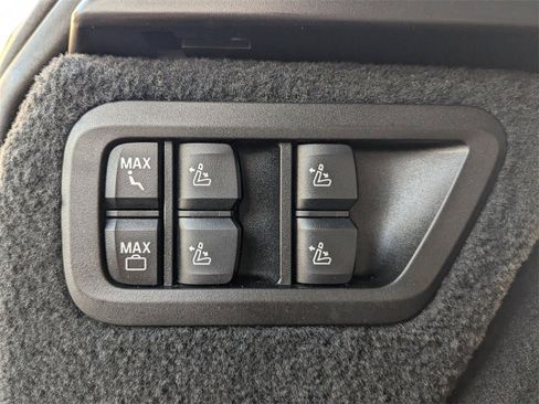 Used 2021 BMW X7 xDrive40i w/ M Sport Package image 18