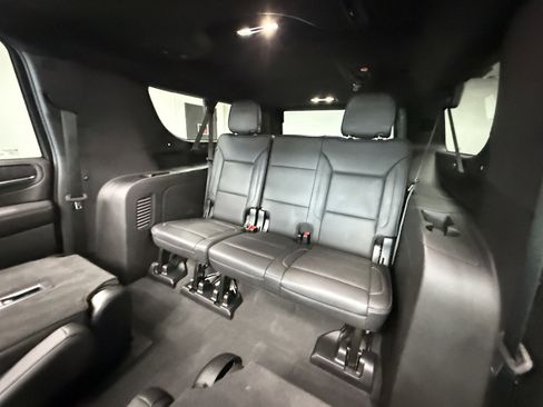 Used 2024 GMC Yukon XL Denali image 31