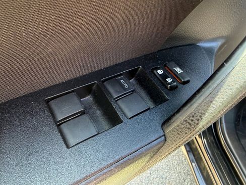 Used 2019 Toyota Corolla LE FWD image 25