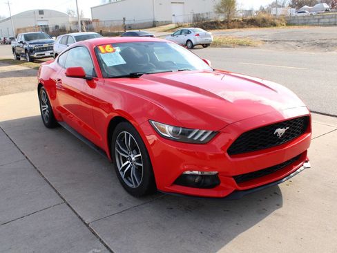 Used 2016 Ford Mustang Coupe image 3