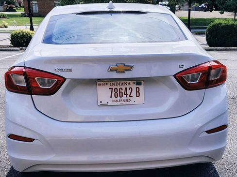 Used 2018 Chevrolet Cruze LT w/ Convenience Package FWD image 10