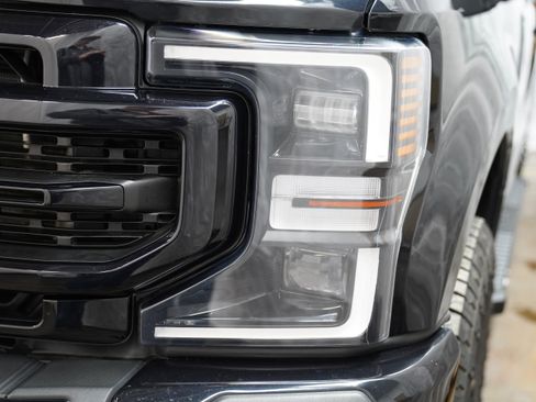 Used 2022 Ford F250 Lariat w/ Black Appearance Package image 12