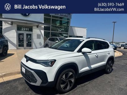 Used 2025 Volkswagen Taos SE w/ Panoramic Sunroof Package