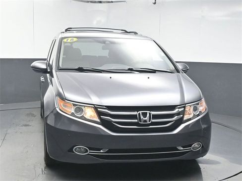 Used 2016 Honda Odyssey Touring Elite image 3
