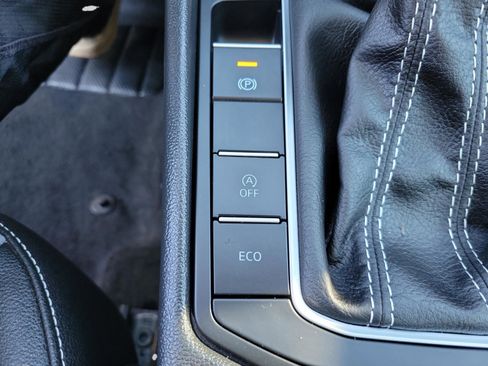 Used 2025 Volkswagen Jetta SE image 33