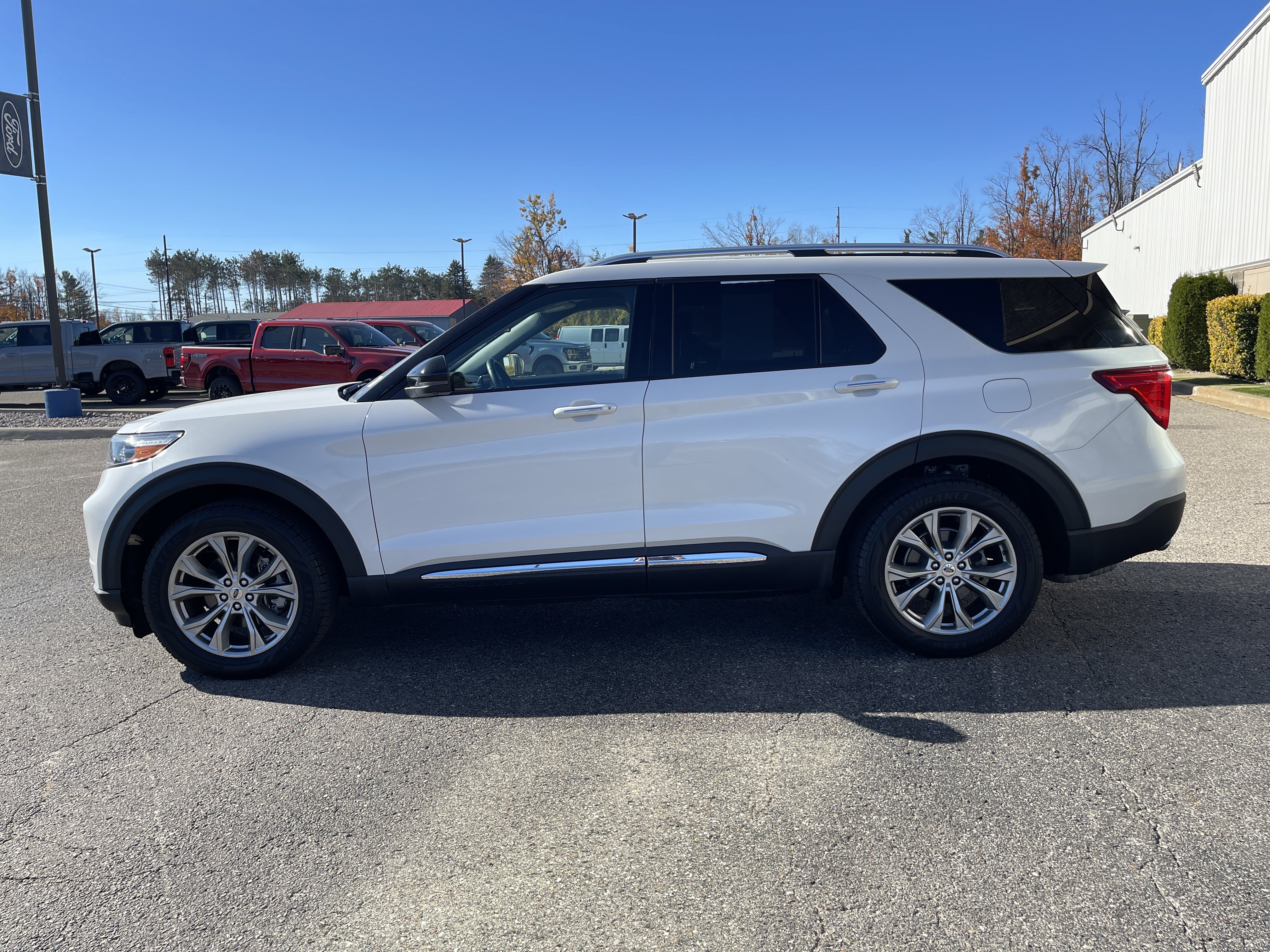 Used 2021 Ford Explorer Limited w/ Equipment Group 301A AWD/4WD image 7
