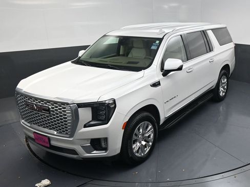 Used 2022 GMC Yukon XL Denali AWD/4WD image 15