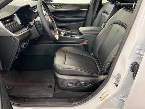 New 2025 Jeep Grand Cherokee L Limited image 17