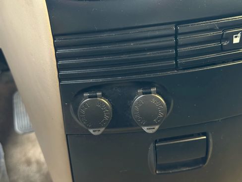 Used 2010 Toyota Sienna LE image 40