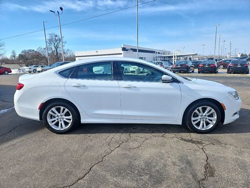 Used 2016 Chrysler 200 Limited image 5