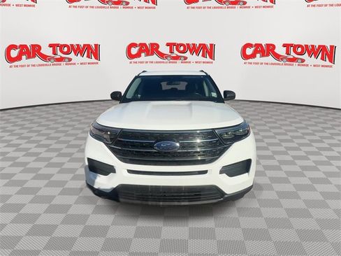 Used 2020 Ford Explorer XLT image 3