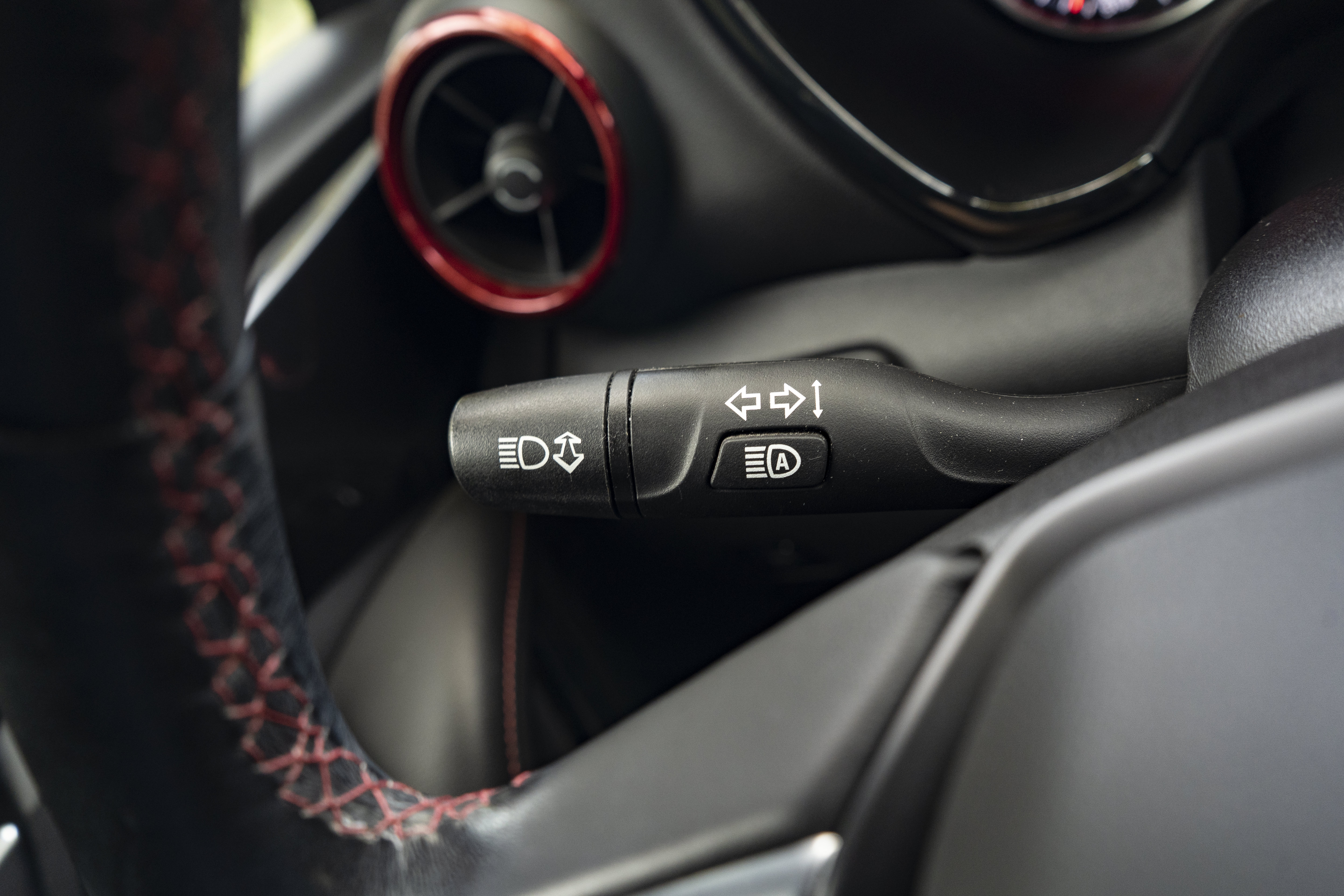 Used 2021 Chevrolet Blazer RS w/ Enhanced Convenience Package FWD image 23