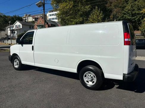 Used 2019 Chevrolet Express 2500 Extended image 6