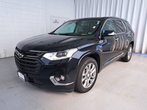 Used 2019 Chevrolet Traverse Premier w/ LPO, Blackout Package AWD/4WD image 2