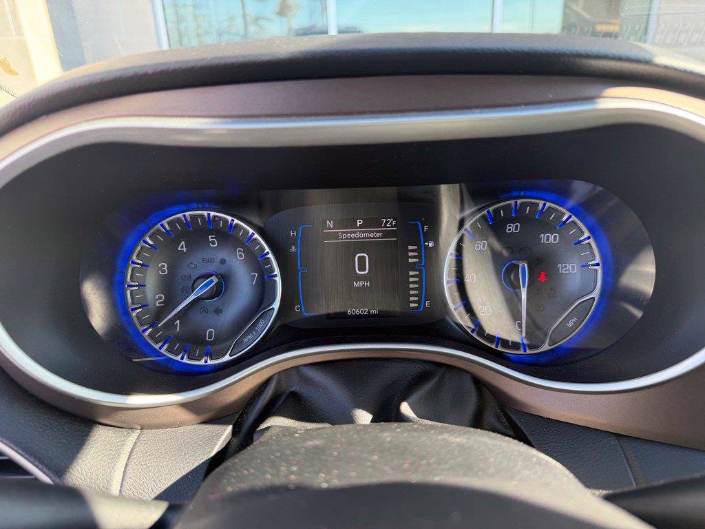 Used 2017 Chrysler Pacifica Touring FWD image 16