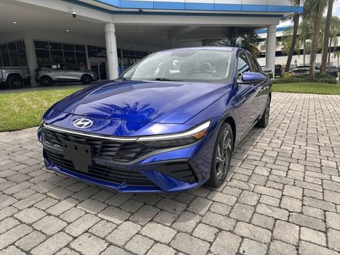 Used 2025 Hyundai Elantra Limited FWD image 20