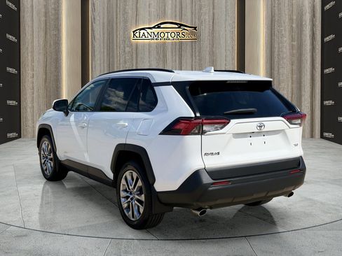 Used 2019 Toyota RAV4 XLE Premium FWD image 5