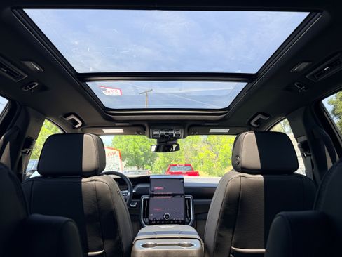 New 2026 GMC Yukon Denali w/ Sun & Power Step Package AWD/4WD image 9