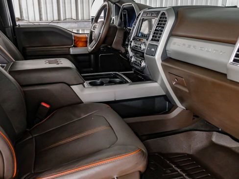 Used 2017 Ford F250 King Ranch w/ King Ranch Ultimate Package AWD/4WD image 12