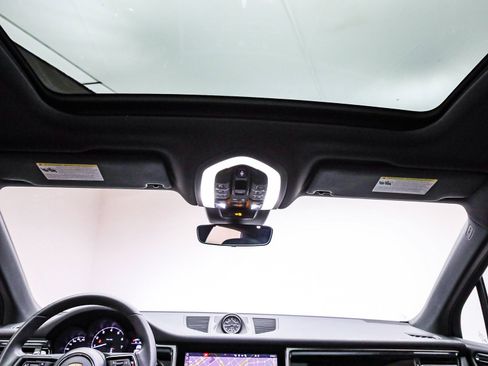 Certified 2026 Porsche Macan AWD/4WD image 20