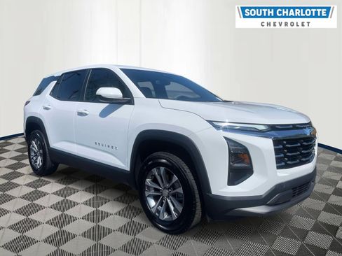 Used 2026 Chevrolet Equinox LT FWD image 3