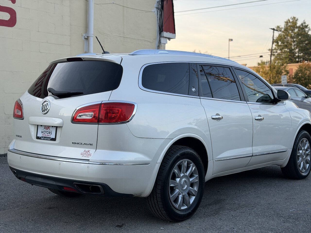 Used 2013 Buick Enclave Leather FWD image 7