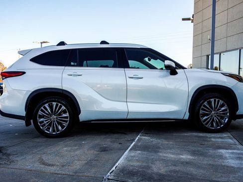 Used 2020 Toyota Highlander Platinum image 10