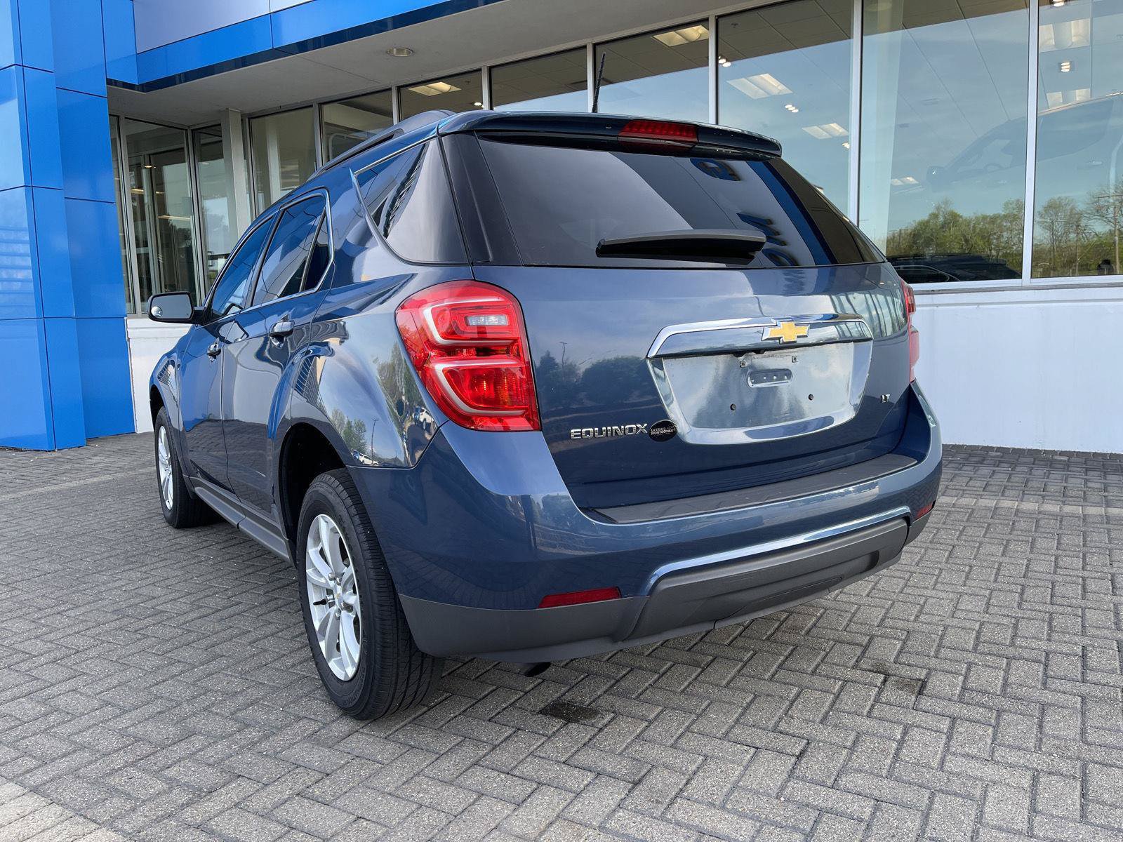 Used 2017 Chevrolet Equinox LT FWD image 3