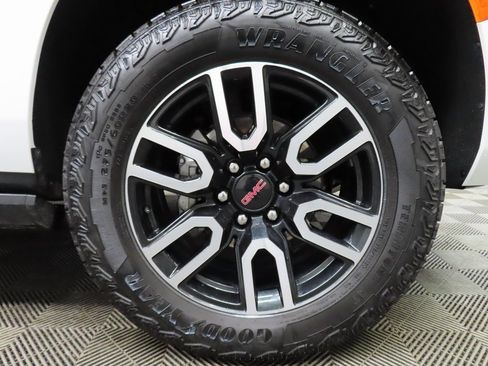 Used 2024 GMC Yukon AT4 image 8