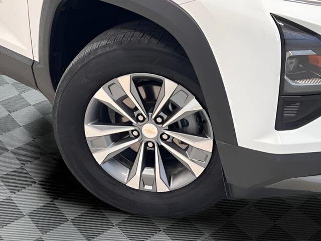 Certified 2025 Chevrolet Equinox LT FWD image 26