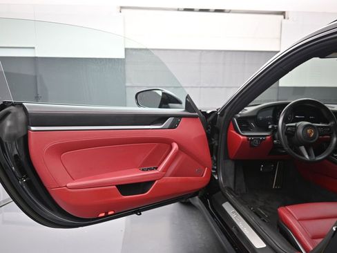 Used 2023 Porsche 911 Carrera image 7