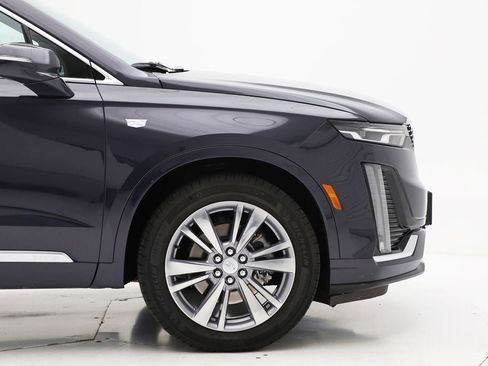 Used 2025 Cadillac XT6 Premium Luxury image 3