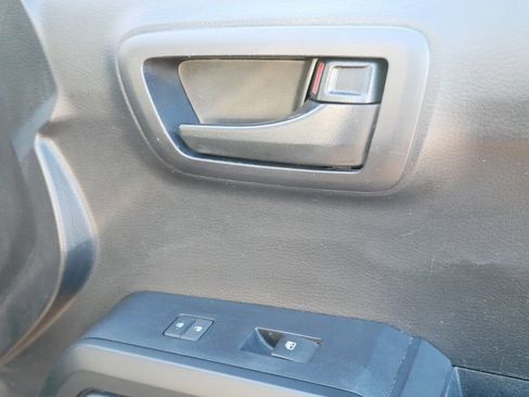 Used 2019 Toyota Tacoma SR image 22