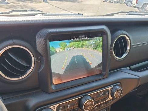 Used 2021 Jeep Wrangler Unlimited Sahara w/ Cold Weather Group AWD/4WD image 30
