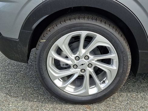 New 2027 Chevrolet Bolt LT w/ Comfort Package FWD image 5